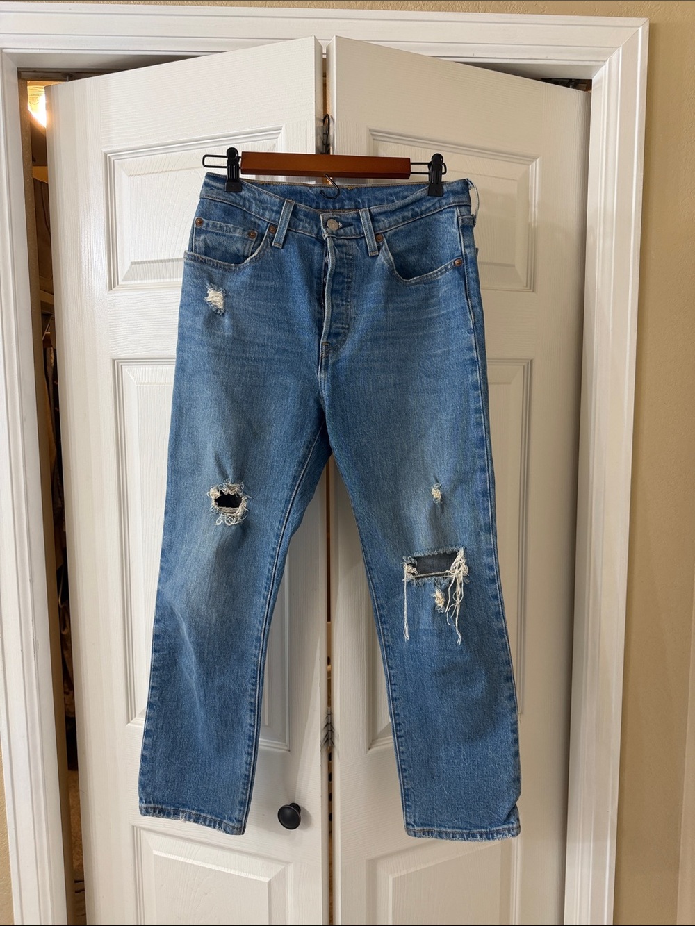 Levi’s straight leg distressed jeans